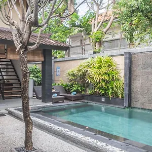  Villa Karma